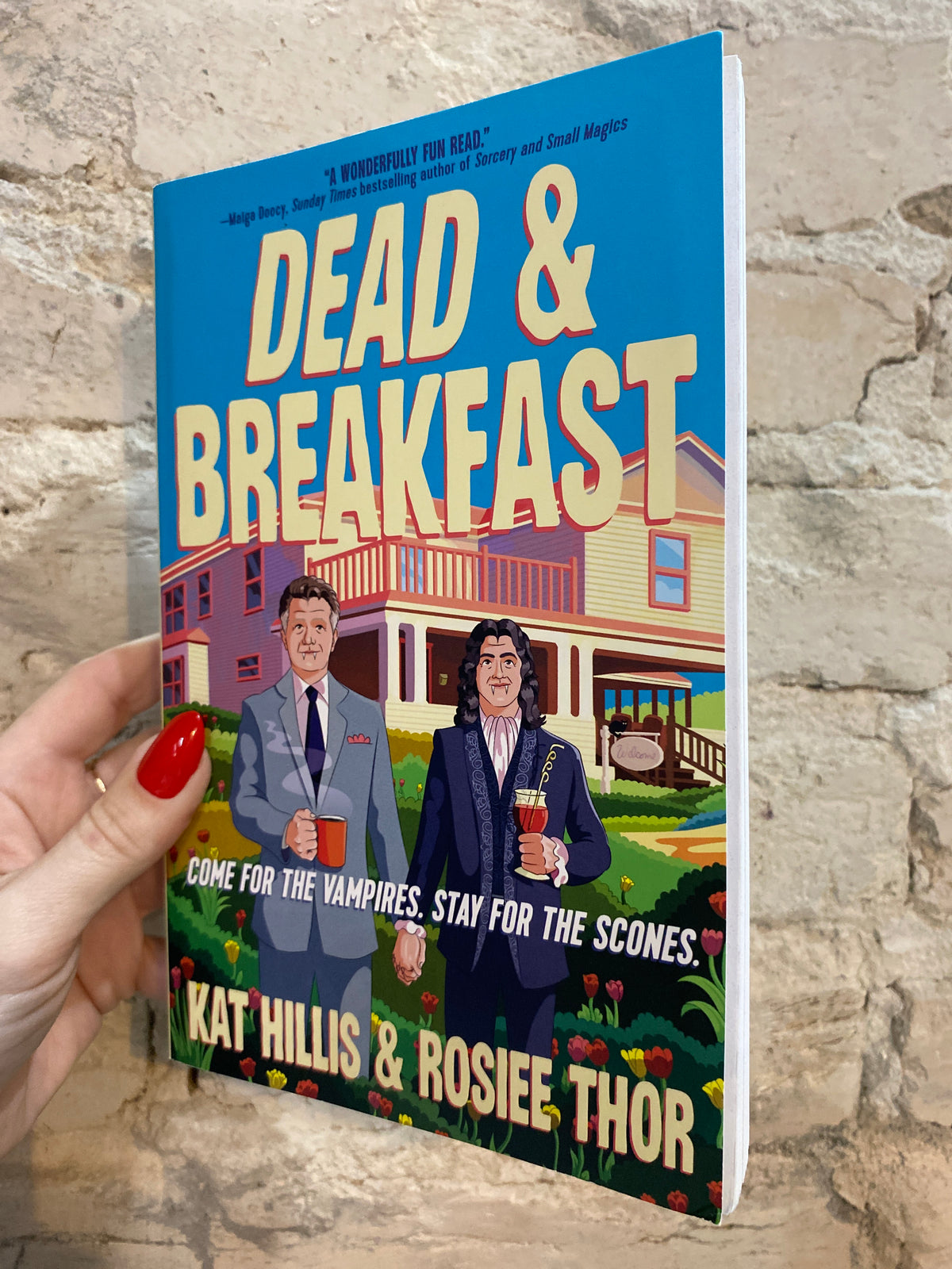 Dead & Breakfast by Kat Hills and Rosiee Thor (A Dead & Breakfast Mystery: Book 1)