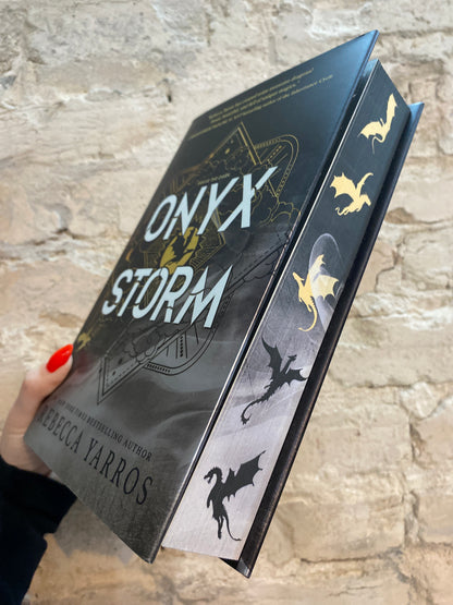 Onyx Storm by Rebecca Yarros (Wing & Claw Collection)
