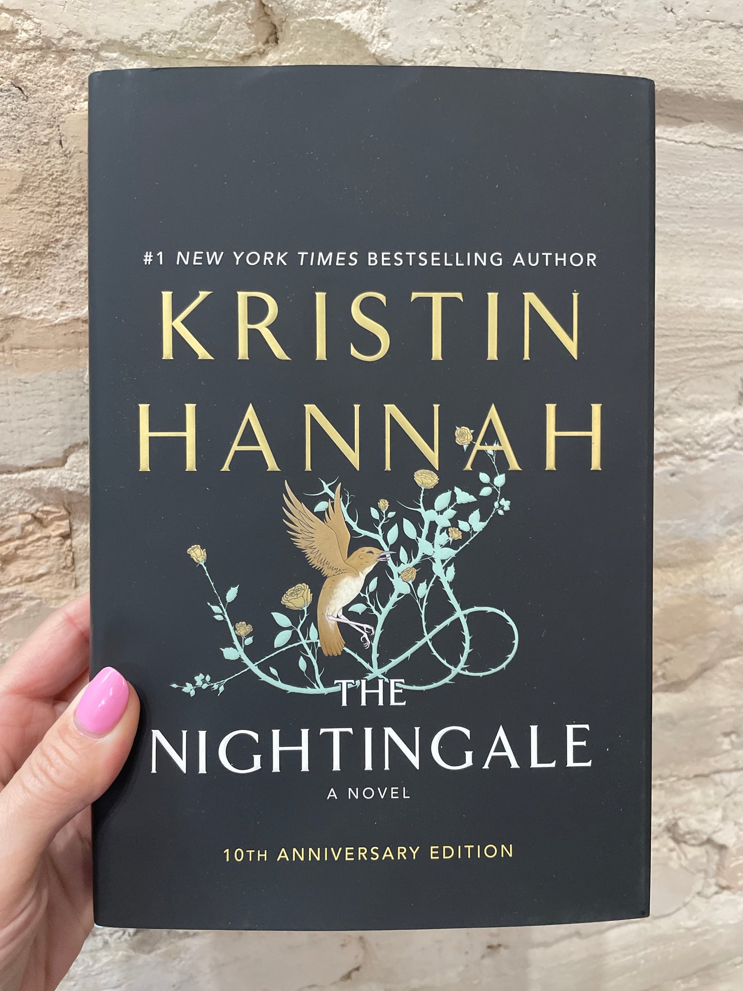 The Nightingale by Kristin Hannah (DE Hardcover)