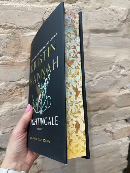 The Nightingale by Kristin Hannah (DE Hardcover)